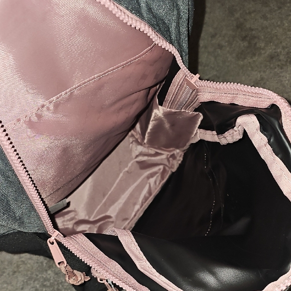 MM🖤🔹️ Champion Two-Tone Gray and Black Backpack - Picture 3 of 4